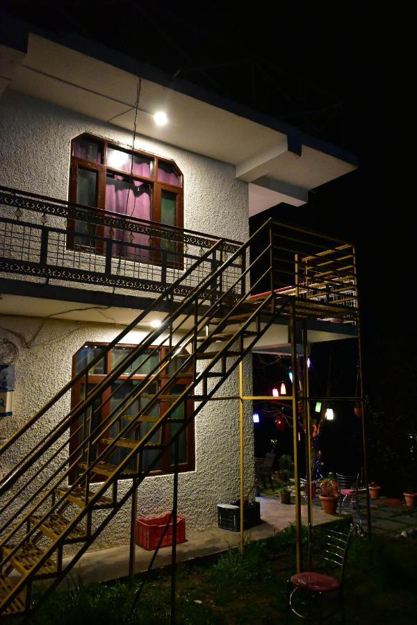 Nomadic Den Manali Hostel Exterior photo