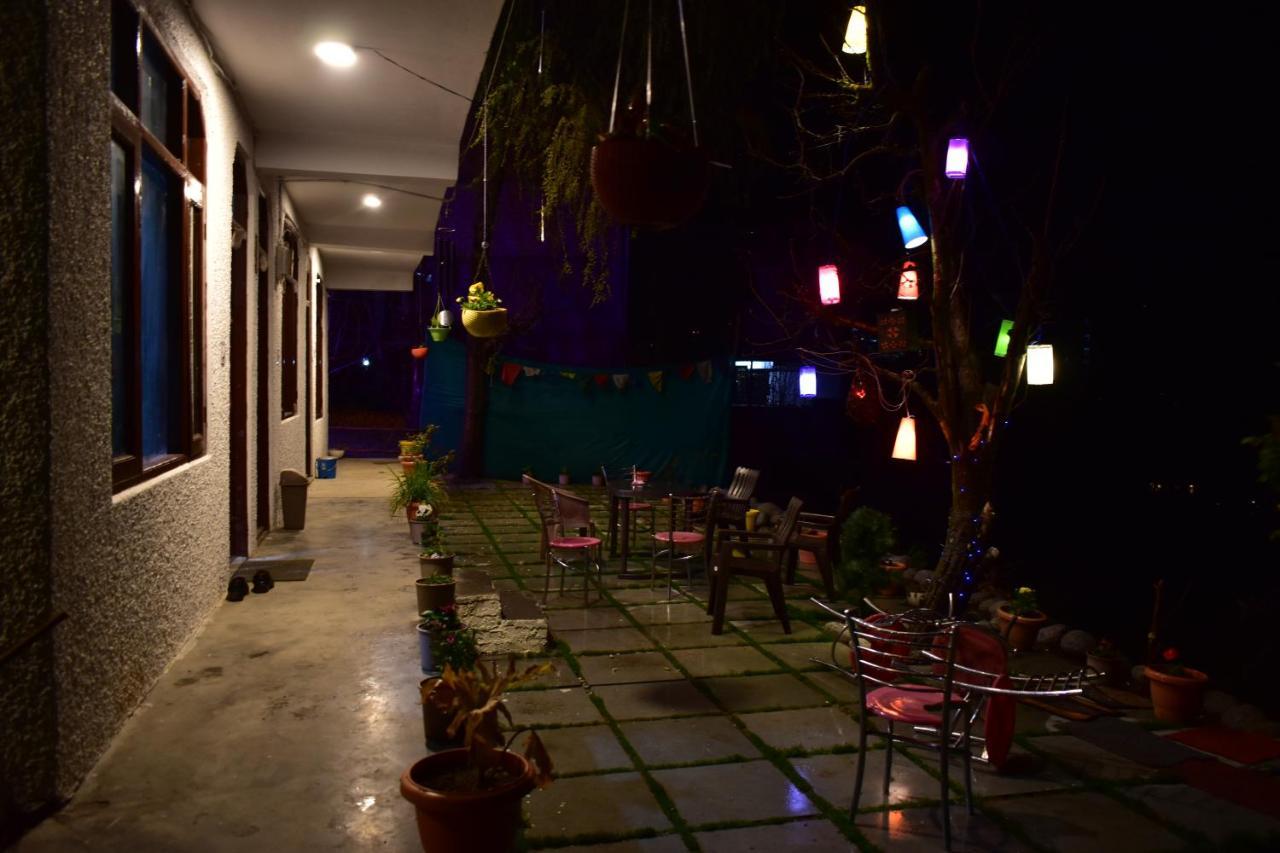 Nomadic Den Manali Hostel Exterior photo