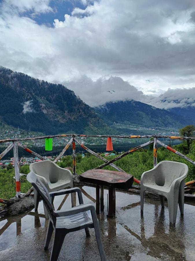Nomadic Den Manali Hostel Exterior photo
