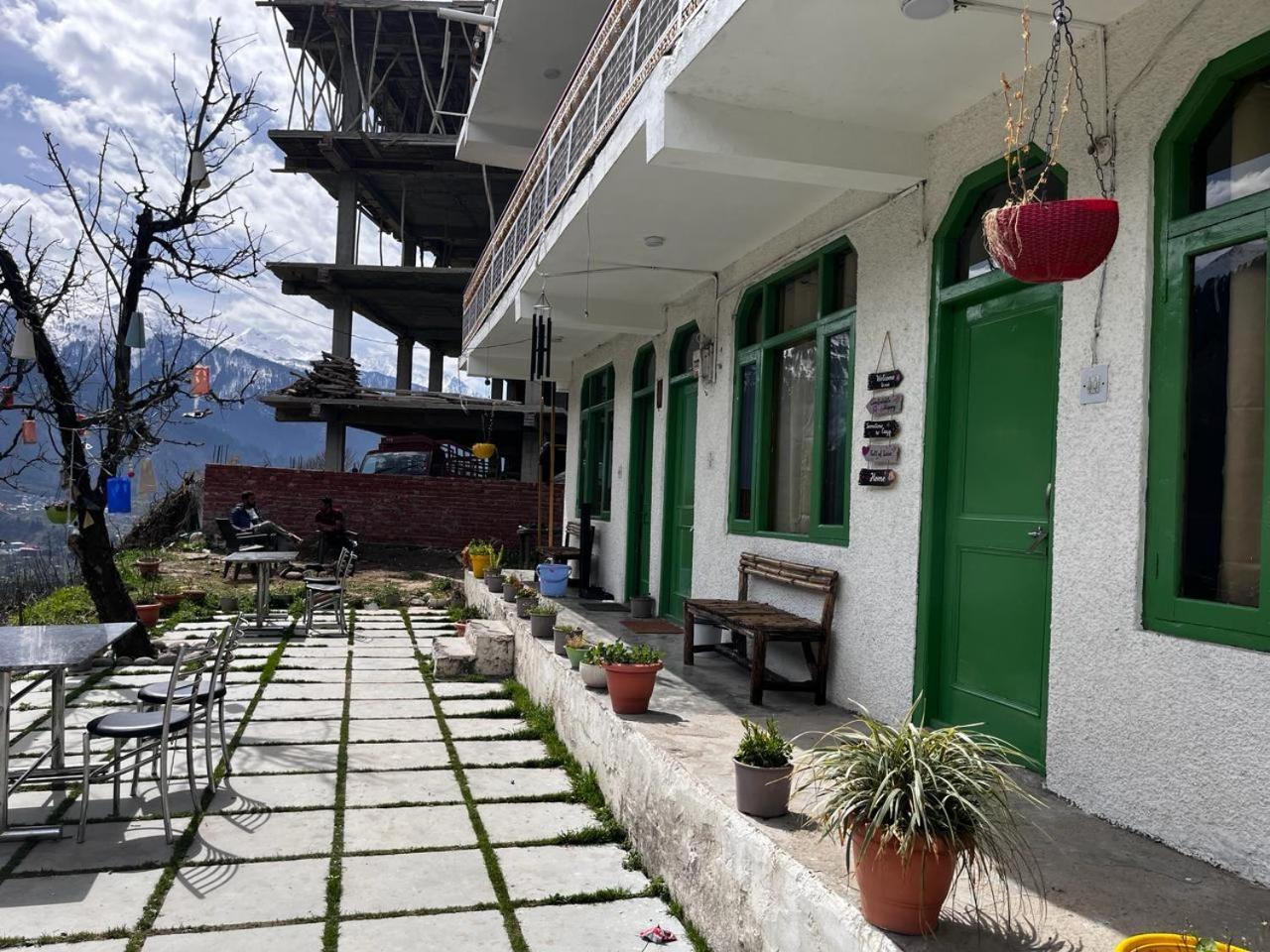 Nomadic Den Manali Hostel Exterior photo
