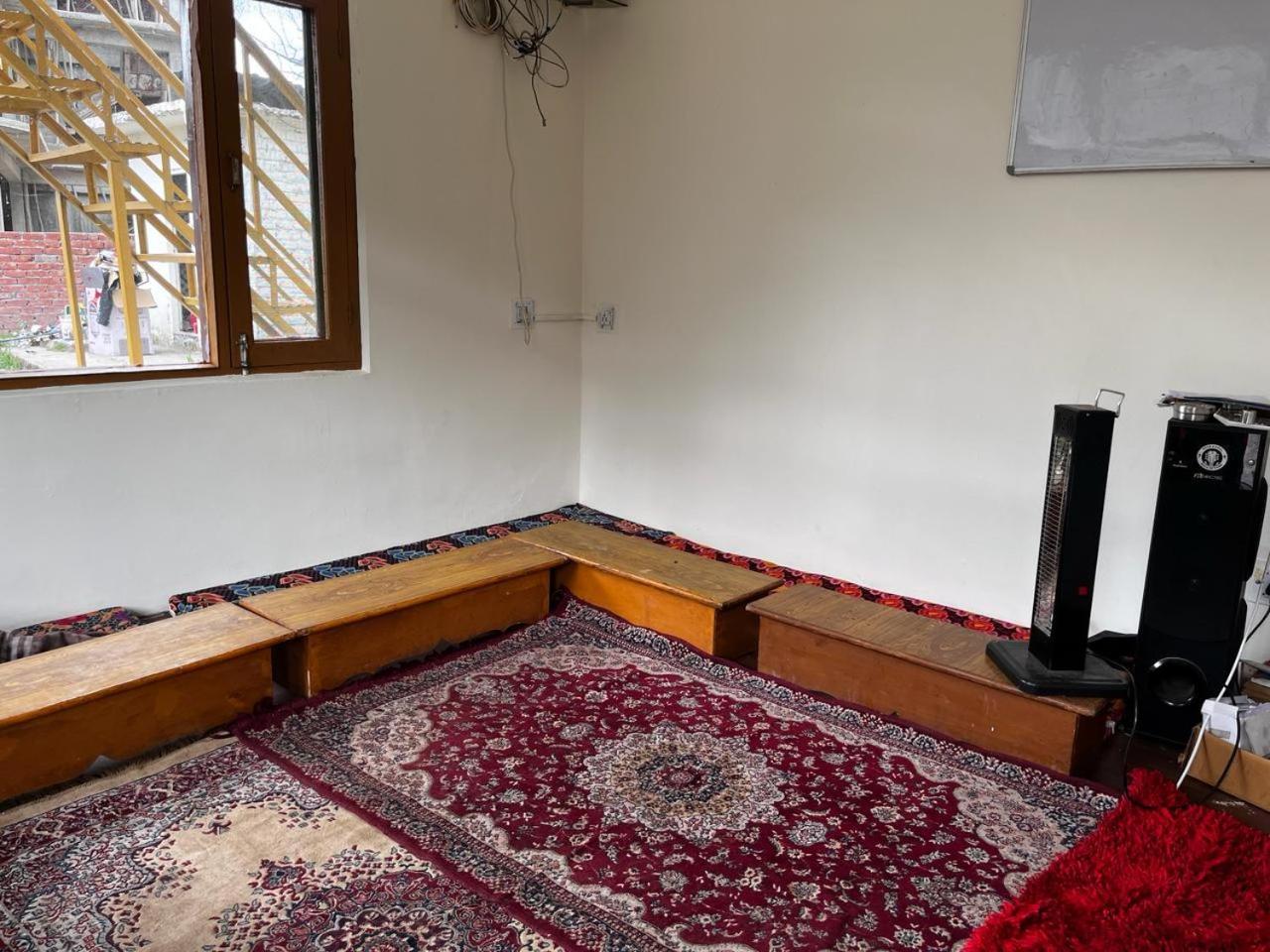 Nomadic Den Manali Hostel Exterior photo