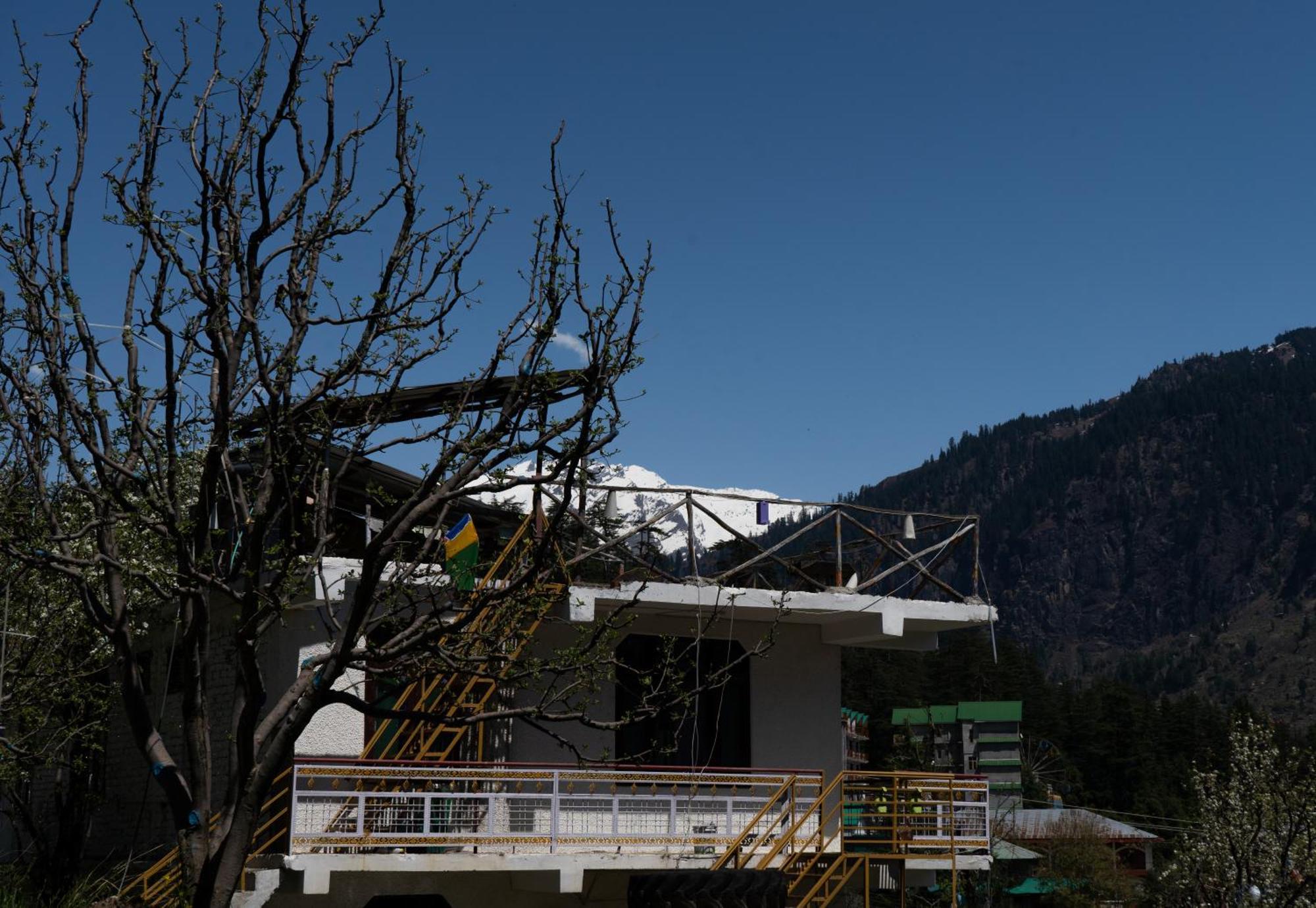 Nomadic Den Manali Hostel Exterior photo