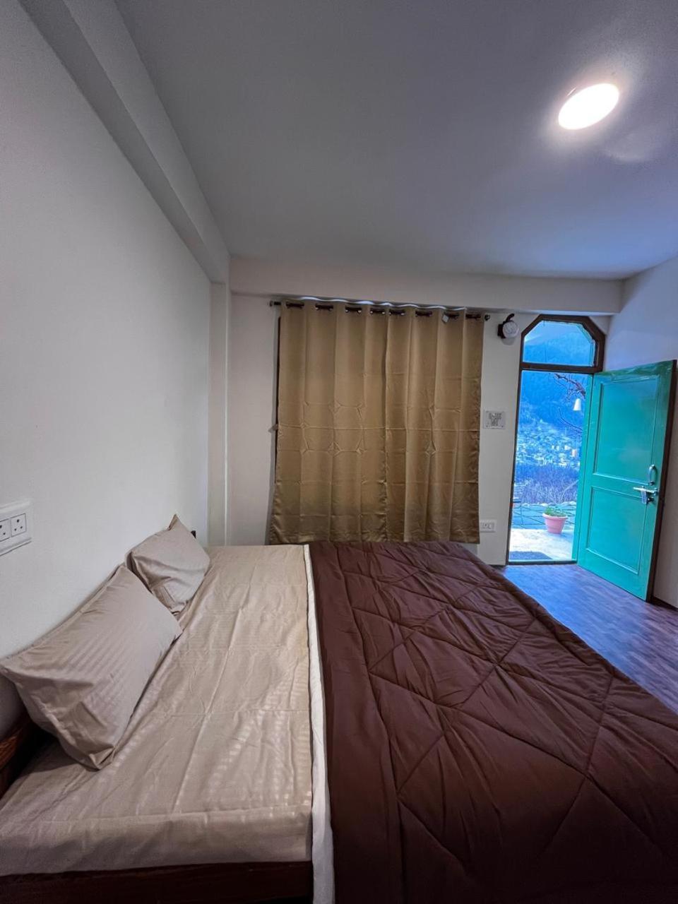 Nomadic Den Manali Hostel Exterior photo