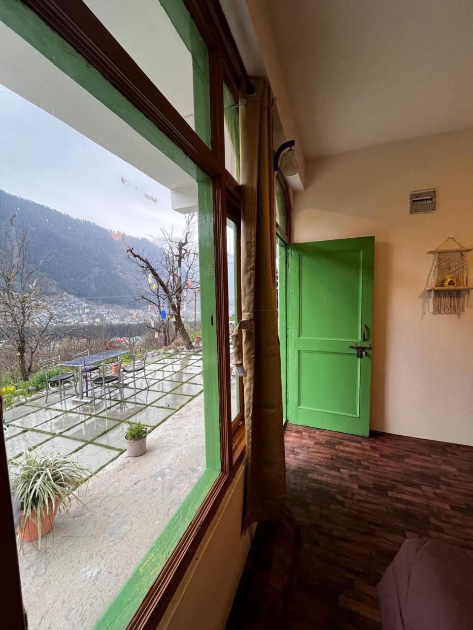 Nomadic Den Manali Hostel Exterior photo