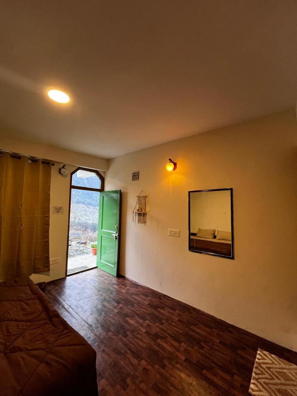 Nomadic Den Manali Hostel Exterior photo
