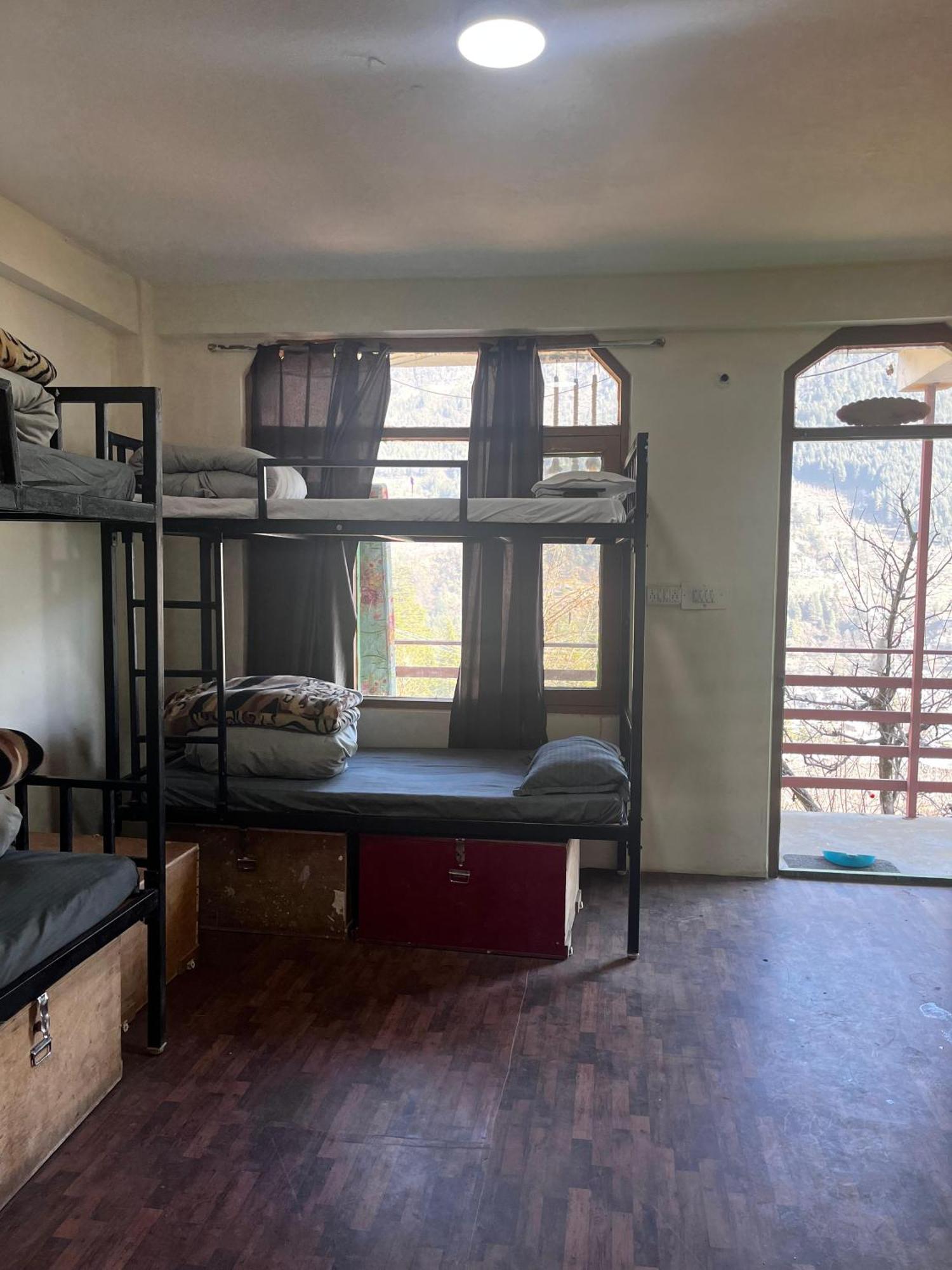 Nomadic Den Manali Hostel Exterior photo