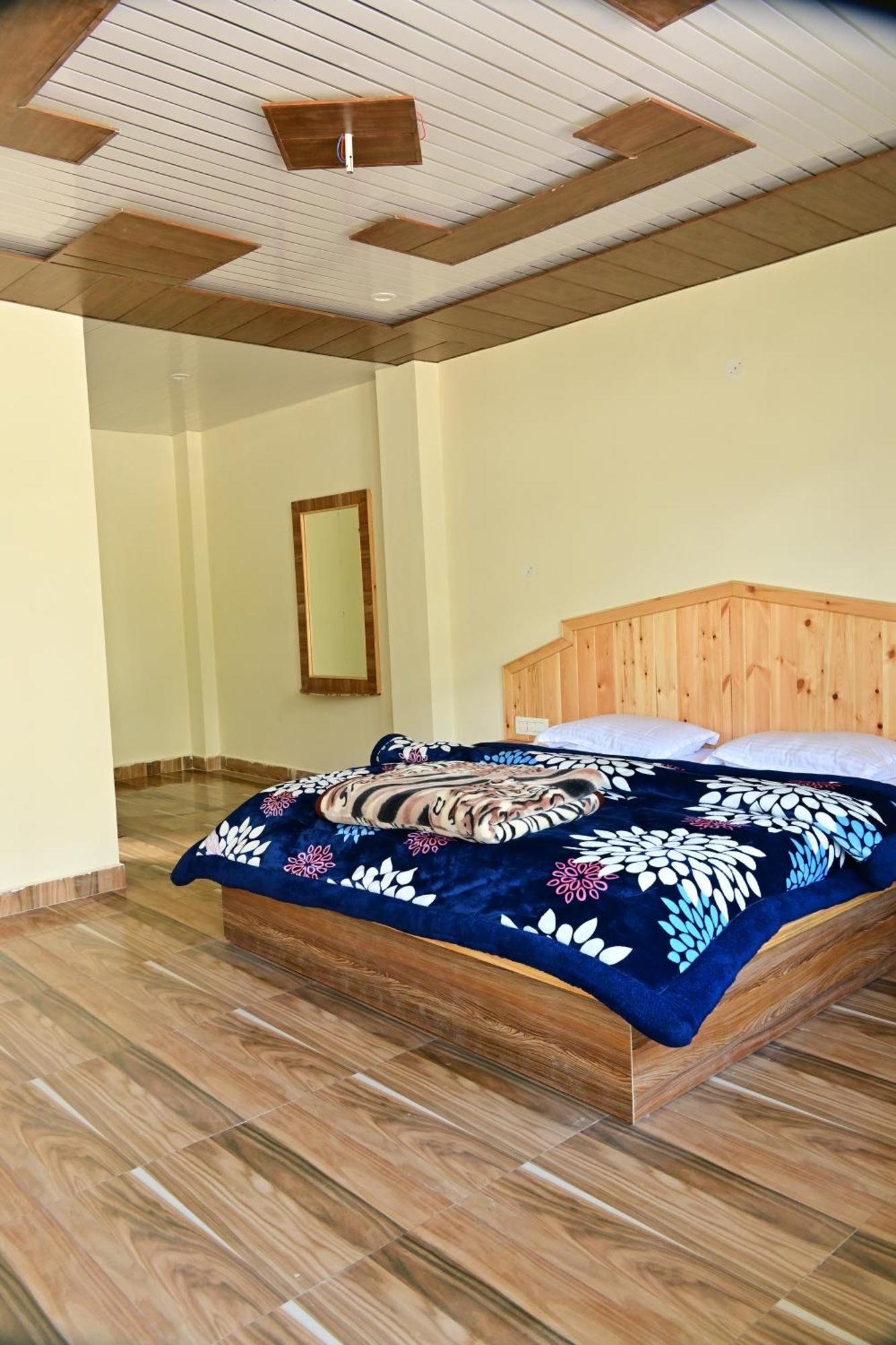 Nomadic Den Manali Hostel Exterior photo