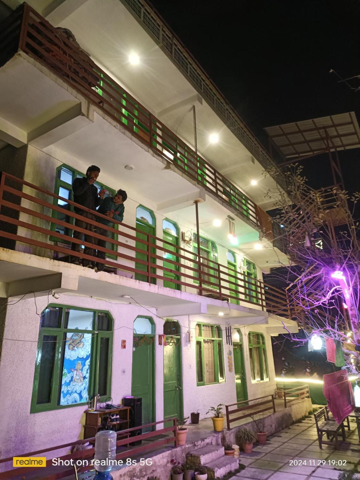 Nomadic Den Manali Hostel Exterior photo