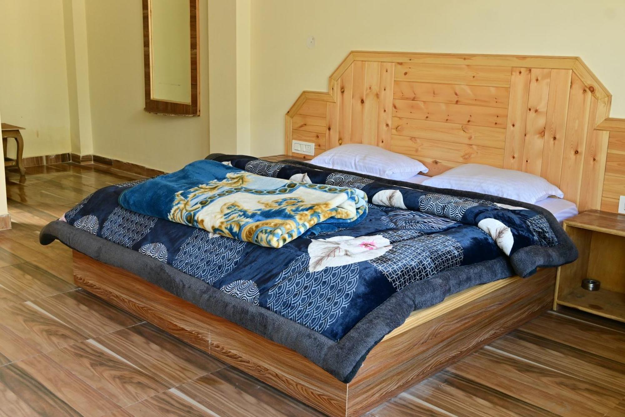 Nomadic Den Manali Hostel Exterior photo
