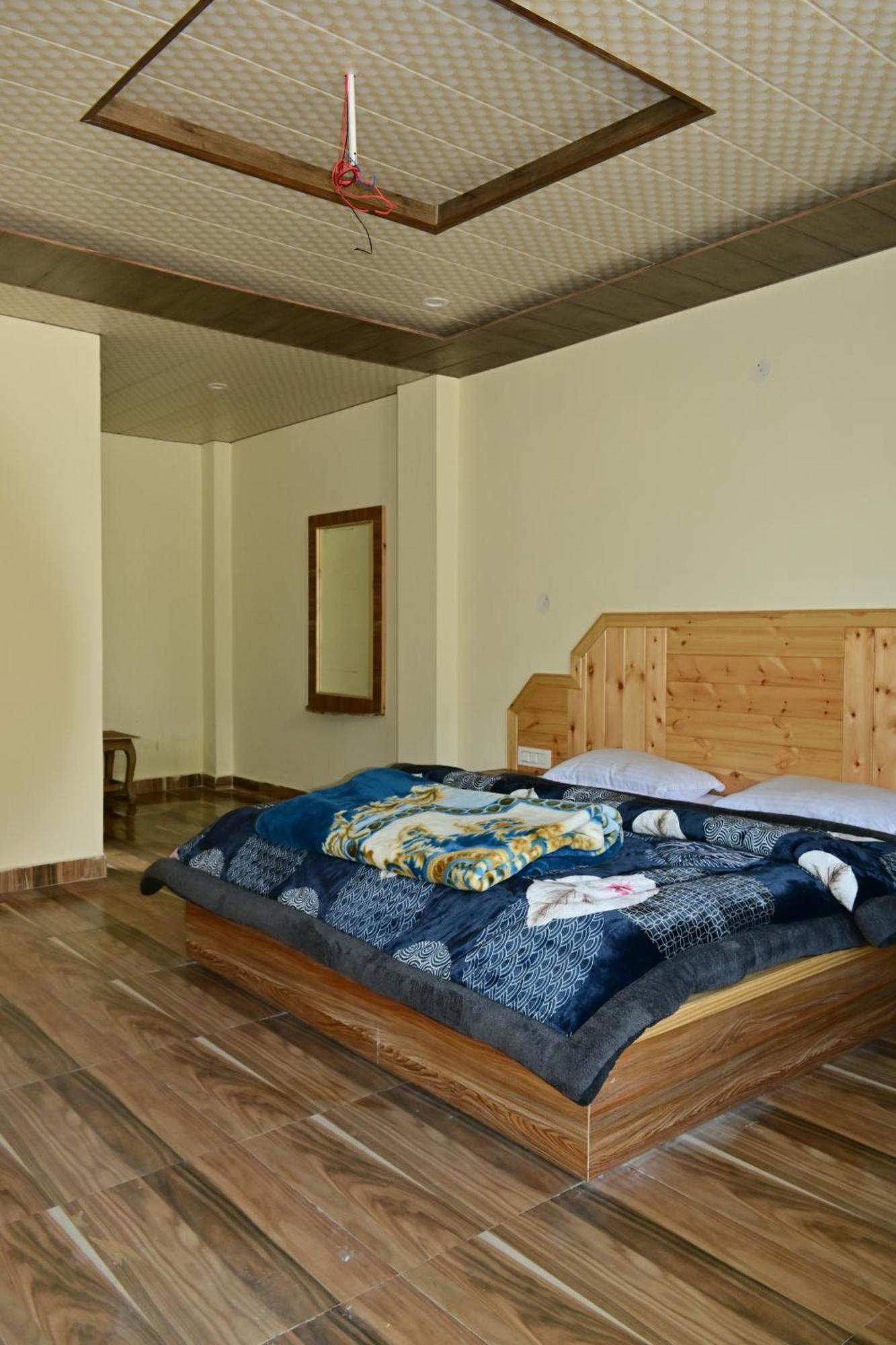 Nomadic Den Manali Hostel Exterior photo