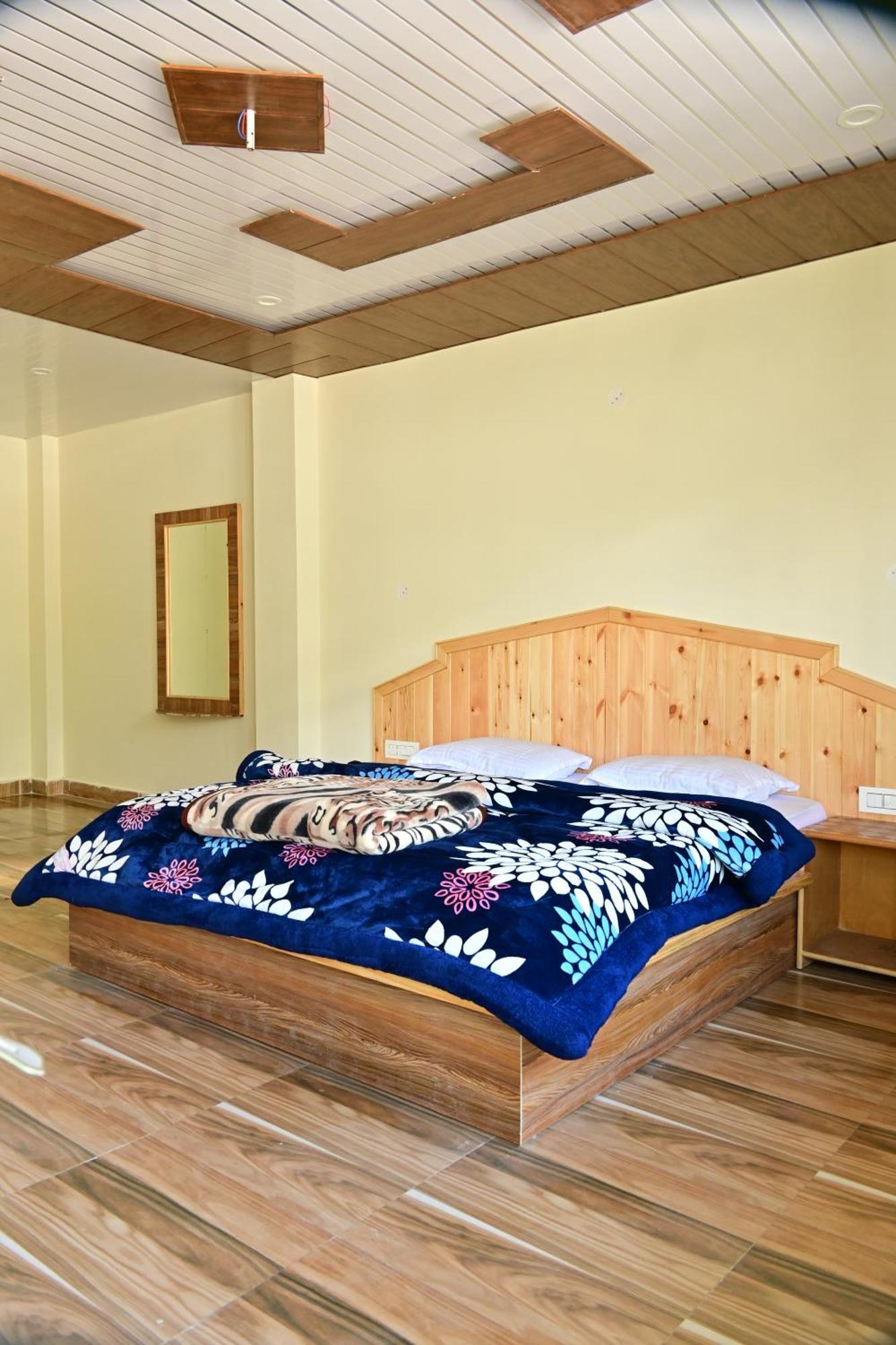 Nomadic Den Manali Hostel Exterior photo