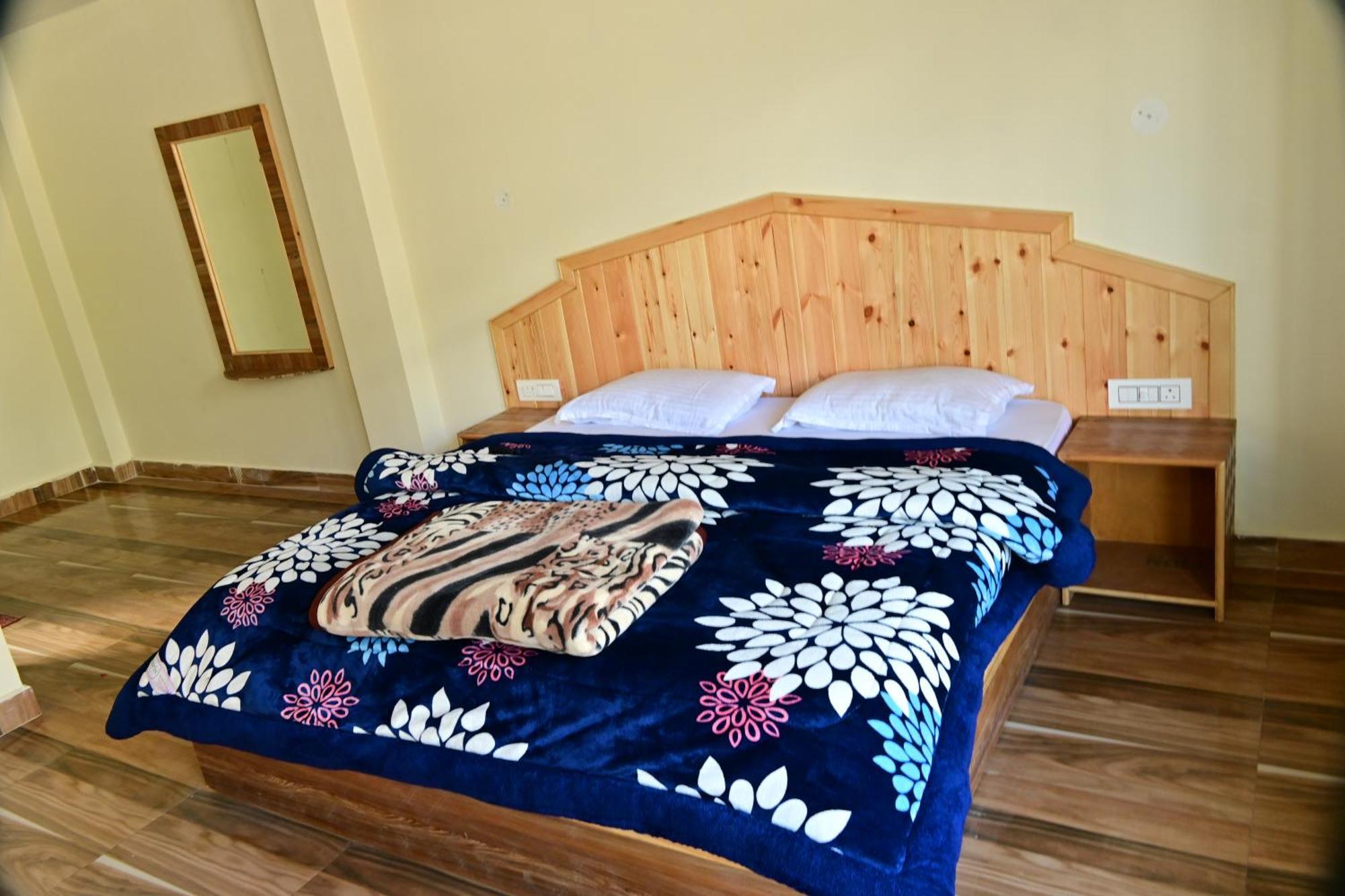 Nomadic Den Manali Hostel Exterior photo