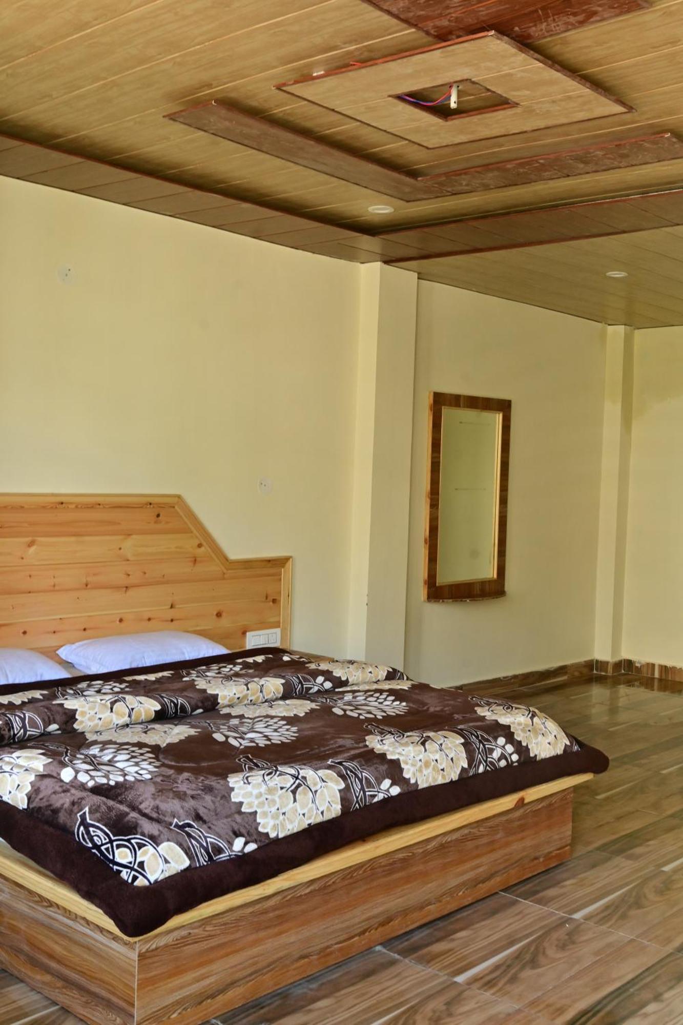 Nomadic Den Manali Hostel Exterior photo