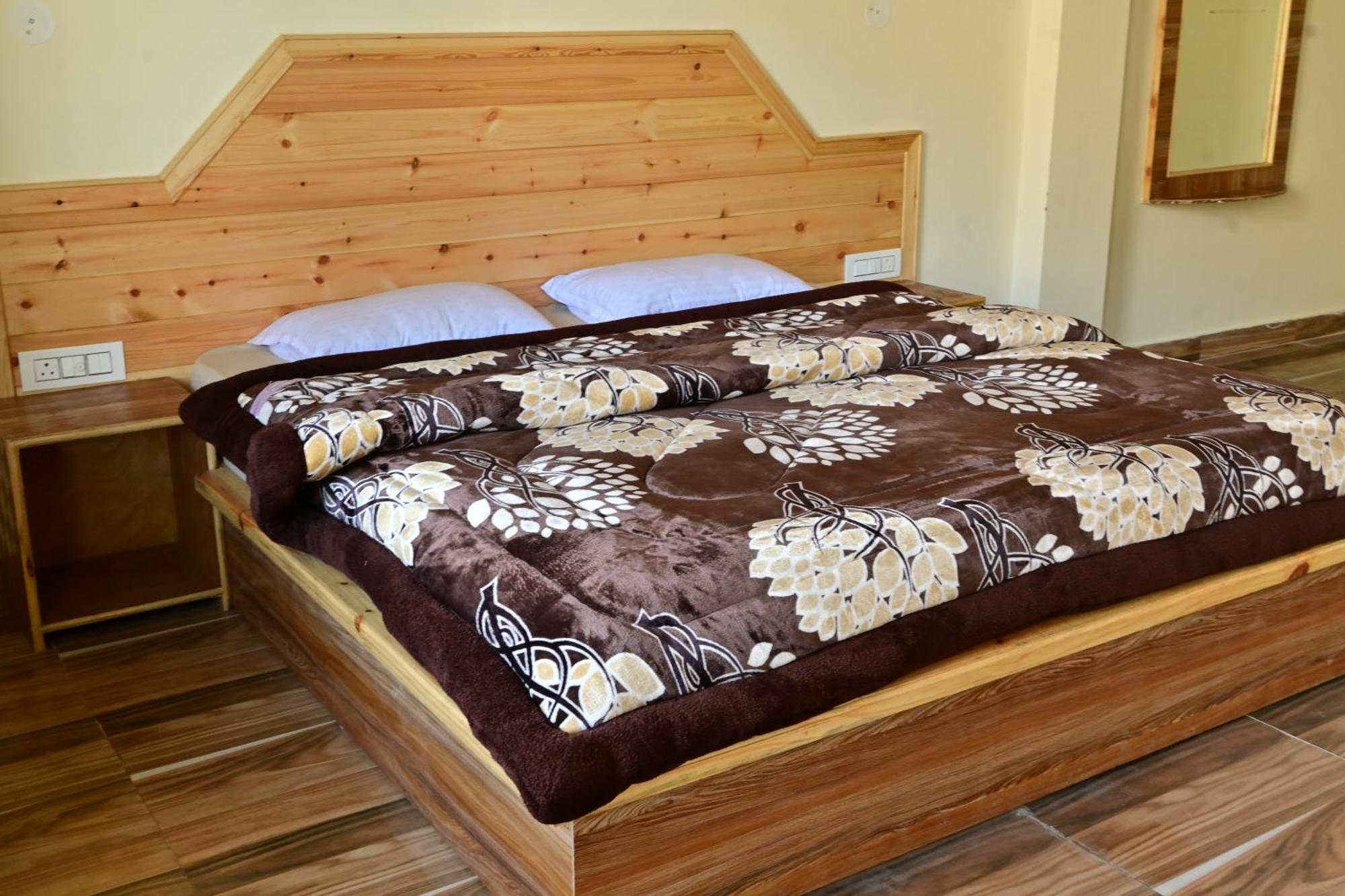 Nomadic Den Manali Hostel Exterior photo