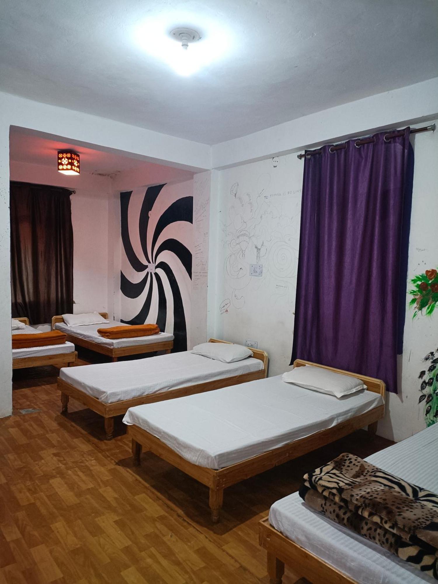 Nomadic Den Manali Hostel Exterior photo