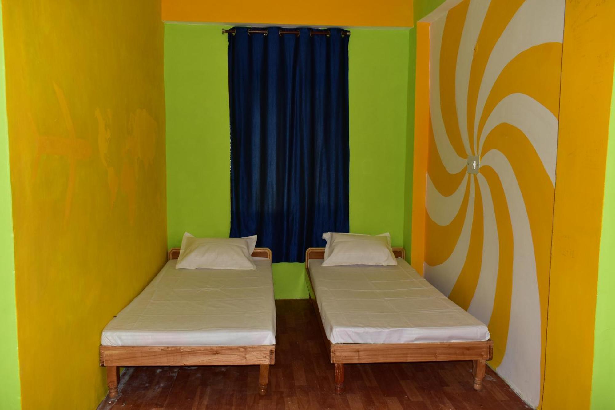 Nomadic Den Manali Hostel Exterior photo